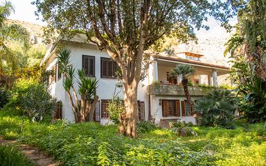 Partanna Mondello Villa con piscina e giardino