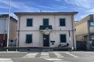 3 LOCALI A COLLESALVETTI