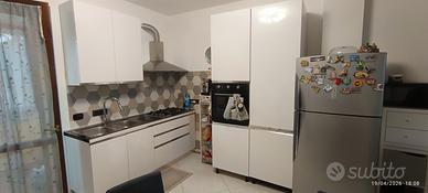 cucina completa di elettrodomestici 