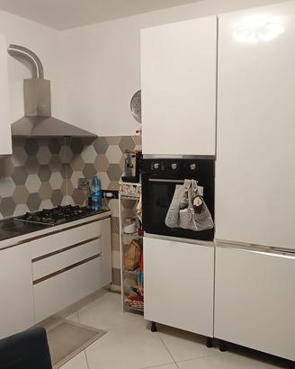 cucina completa di elettrodomestici 