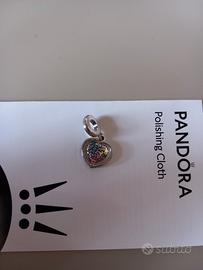 Charm pandora a forma di cuore con il pianeta