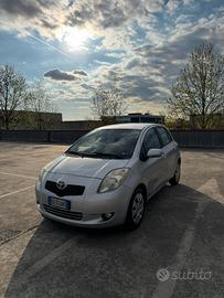 Toyota Yaris cambio automatico NEOPATENTATI 