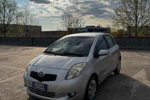 Toyota Yaris cambio automatico NEOPATENTATI 