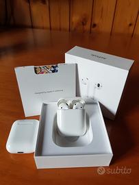 Apple Airpods 2 con 2 confezioni di ricarica