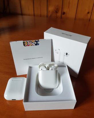 Apple Airpods 2 con 2 confezioni di ricarica