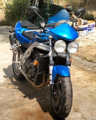 Triunph 955 anno 2002