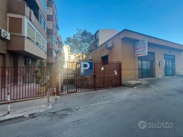 AMPIO LOCALE DEPOSITO (C/2) zona Zisa