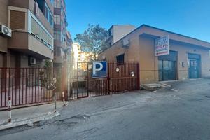 AMPIO LOCALE DEPOSITO (C/2) zona Zisa