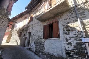 Casa indipendente a Garessio con giardino e terraz