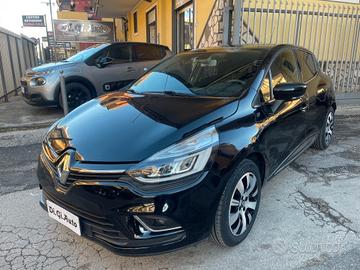 Renault Clio TCe 12V90 CV 5 porte Moschino "Soli 