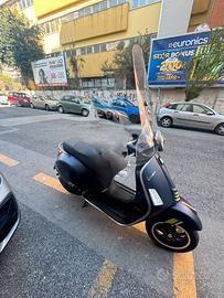 Vespa 300 GTV blu satinato