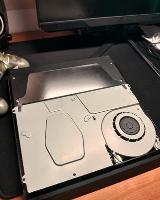 PS4 con annesso joystick 