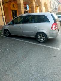 PRIVATO  VENDE  ZAFIRA 7 POSTI