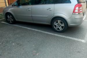 PRIVATO  VENDE  ZAFIRA 7 POSTI