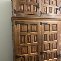 Mobile guardaroba stile antico