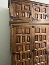 Mobile guardaroba stile antico