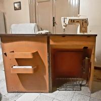 Macchina da Cucire "SINGER".