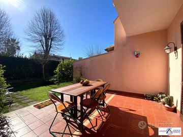 VILLA A SCHIERA CON AMPIO GIARDINO RES.CE COLLE PI