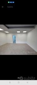 locale commerciale    con  2 bagni  