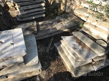 Antichi balconi in pietra