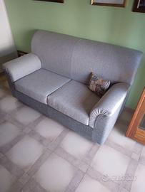 divano a 2 posti. 1.60x 80