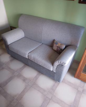 divano a 2 posti. 1.60x 80