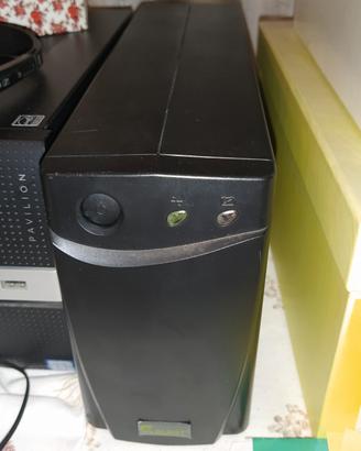 UPS con batteria NUOVA + kit cavi + CIABATTA
