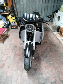 La moto è da vedere molto particolare