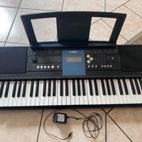 Pianola Yamaha psr-E333