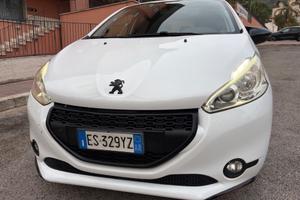 Peugeot 208 1.4 HDi 68 CV strafull