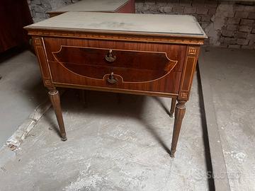 Due comodini Vintage con due cassetti e vetro