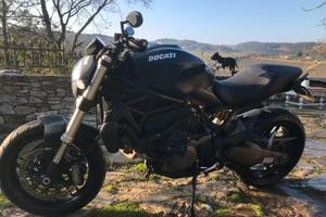 Ducati Monster 821 dark