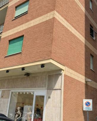 Immobile di 200 m² con 1 locale a Monterotondo
