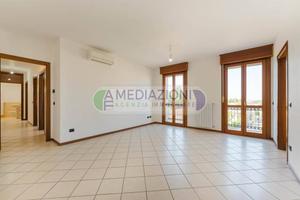 Appartamento di 100 m² con più di 5 locali e box a