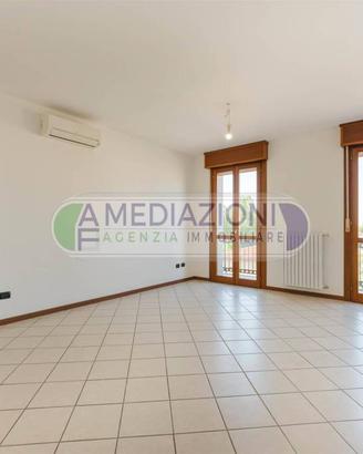 Appartamento di 100 m² con più di 5 locali e box a