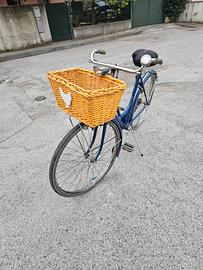 Bicicletta da donna taglia 26 ,cestino in vimini