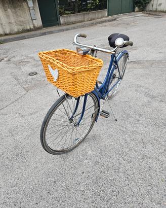 Bicicletta da donna taglia 26 ,cestino in vimini