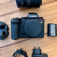 Panasonic Lumix DC-S5 II + 20-60 mm + 2 batterie