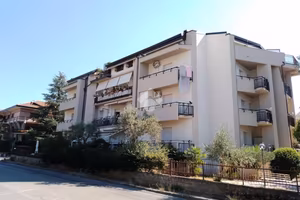 3 LOCALI A CASTROLIBERO