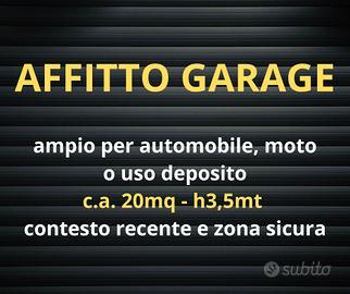 Ampio garage centro paese