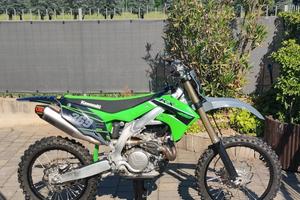 Kawasaki KX-F 450 del  2023  con  scarico Lm