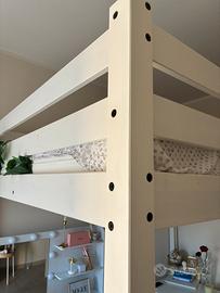 Letto a soppalco bianco in legno + materasso