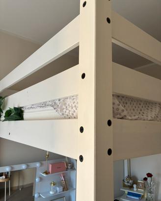 Letto a soppalco bianco in legno + materasso
