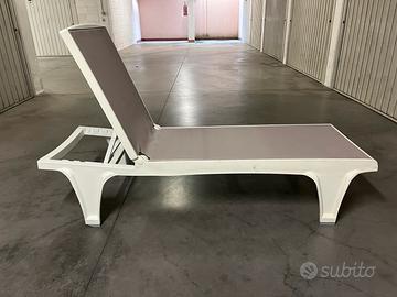 Lettino sdraio da terrazza bianco e beige