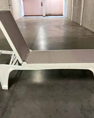 Lettino sdraio da terrazza bianco e beige