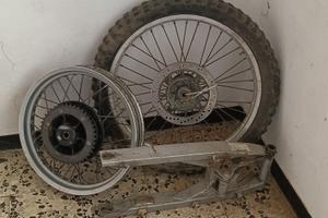 Ruota anteriore e posteriore Suzuki DR 600