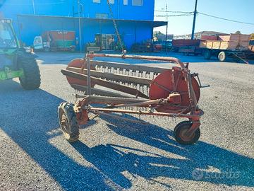 Ranghinatore a pettine trainato