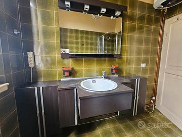 mobili accessori bagno legno nero anni '70