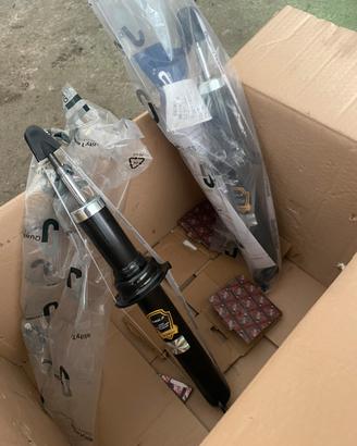 ammortizzatori alfa gt anteriori nuovi