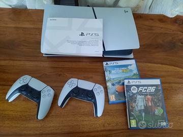 PS5, nuova, con 2 dual sense e 2 giochi.